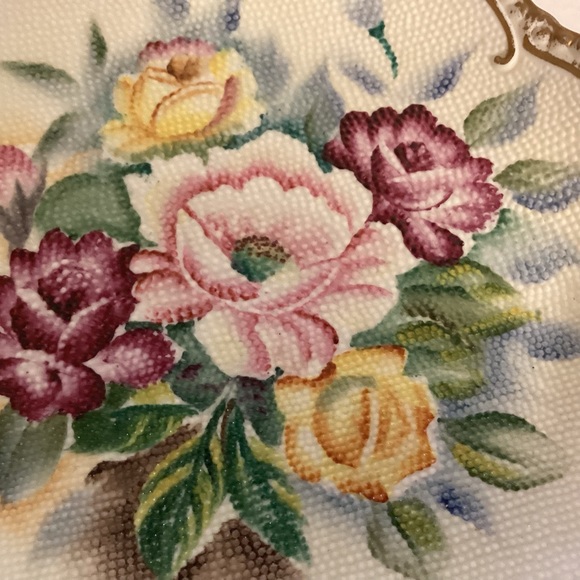 Porcelain bisque floral needlepoint plate - Picture 3 of 5